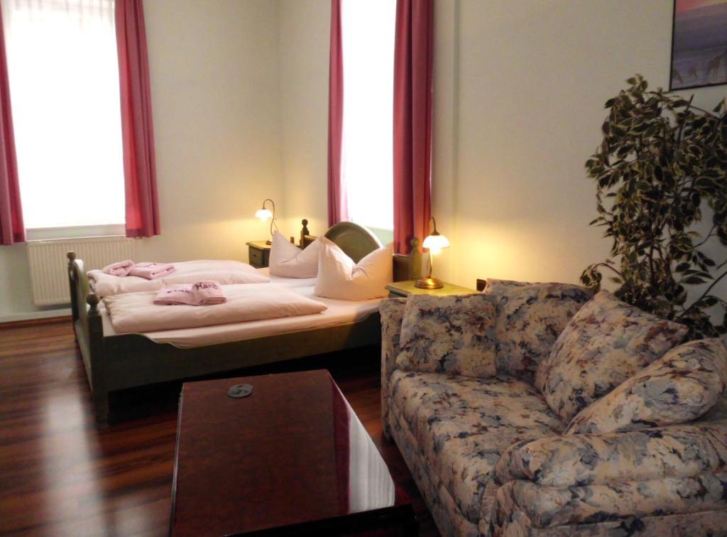Thuringer Hof Hildburghausen Otel Oda fotoğraf