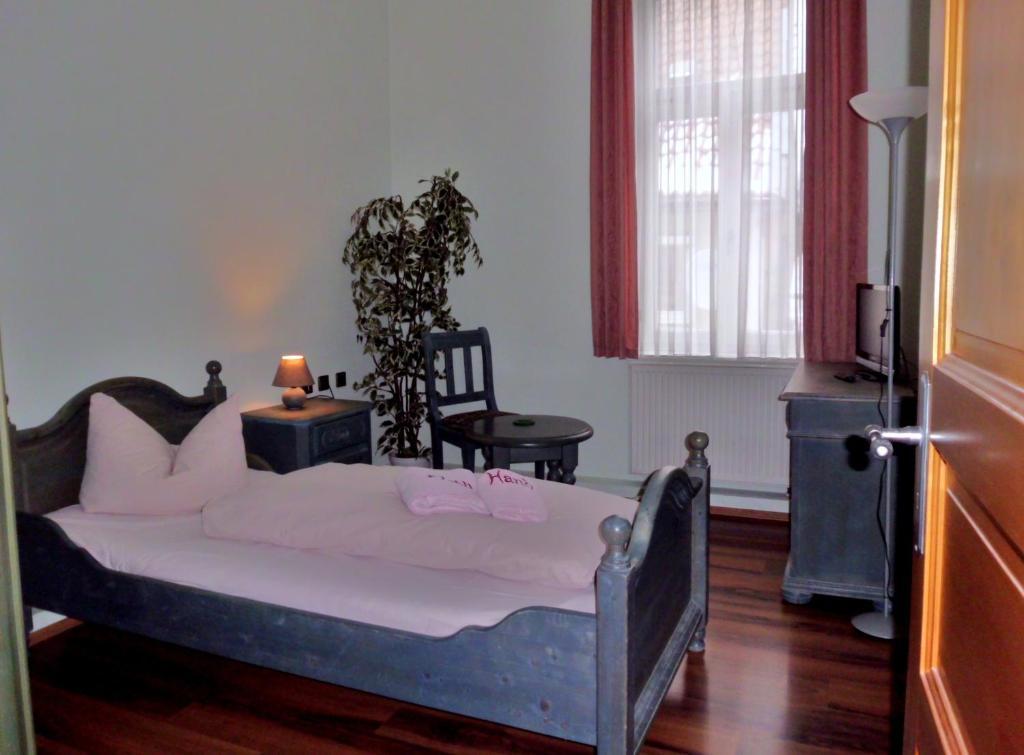Thuringer Hof Hildburghausen Otel Oda fotoğraf
